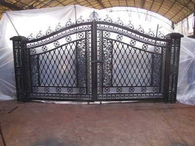 HAND MADE ANTIQUE STYLE CAST IRON DRIVEWAY GATES  